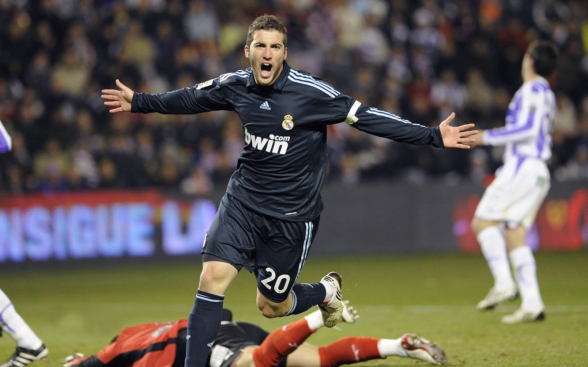 沙尔克球员努力奋战,最终战胜强敌,沙尔克球队怎么样