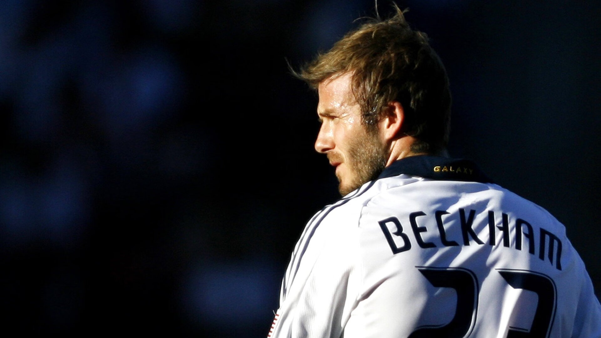 激烈对抗！两支劲旅将在球场上展开争夺，激烈对抗!两支劲旅将在球场上展开争夺