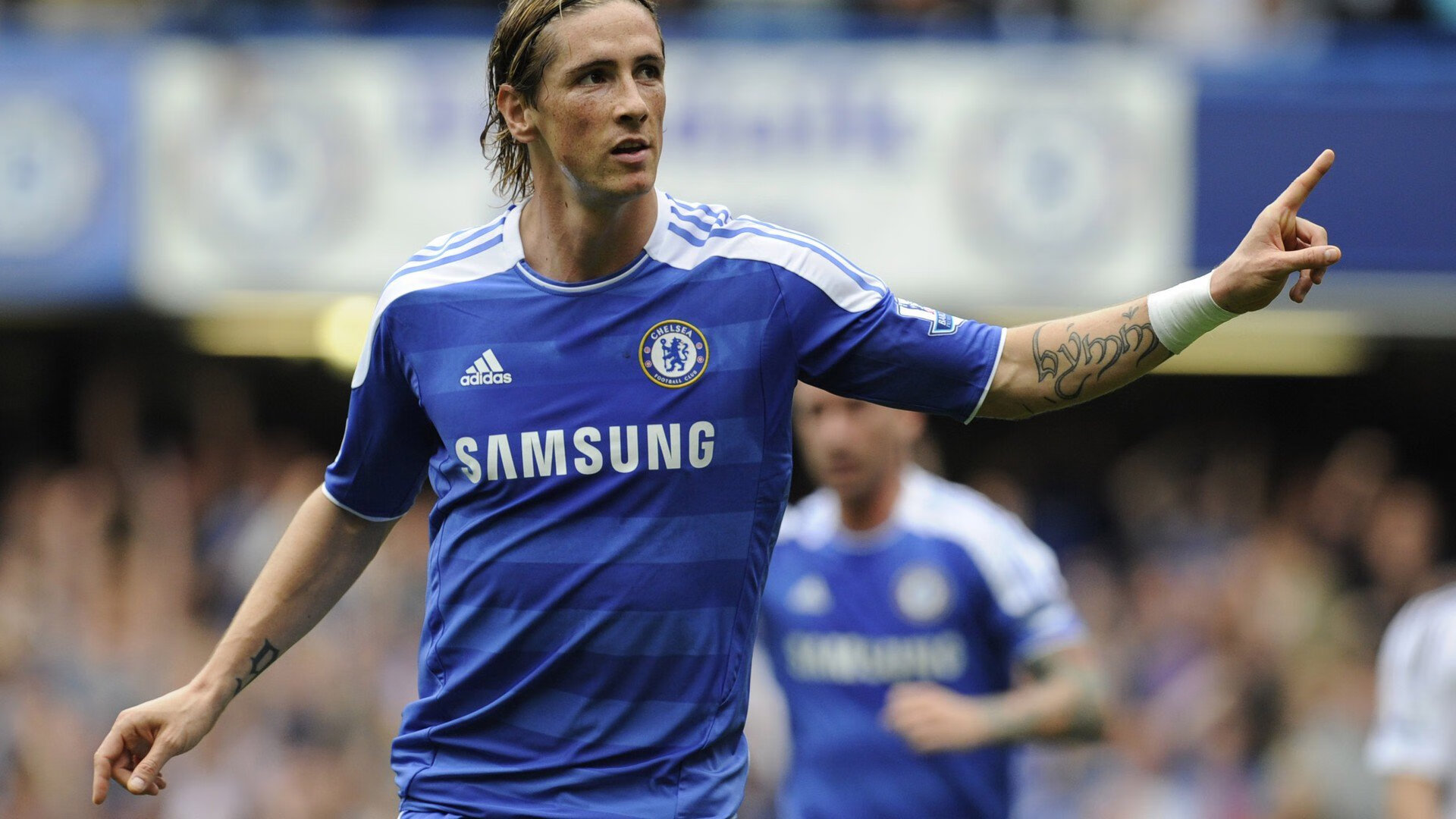 “荒野之战：沙丘与泥泞中的极限追逐”，荒野沙漠